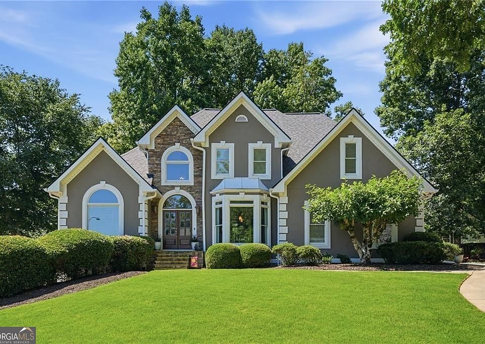 1st image of 520 Estate Club Cir