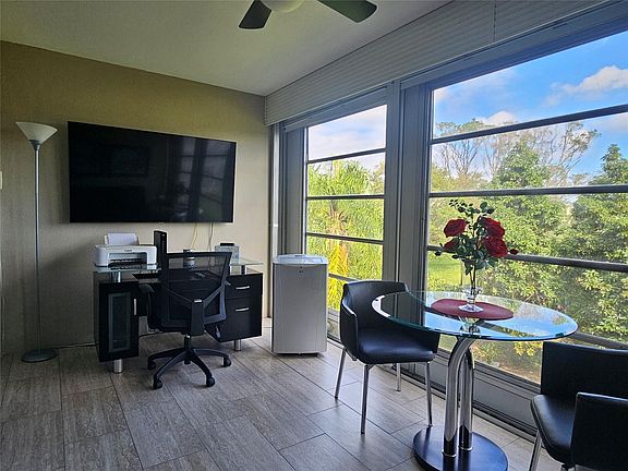 2nd image of 3055 Ventnor O #3055