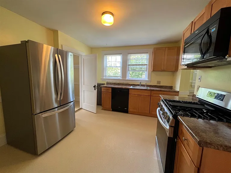 638 Huron Ave — Photo 5