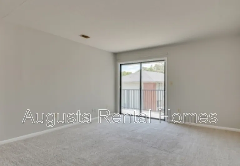 2822D Thomas Ln — Photo 2