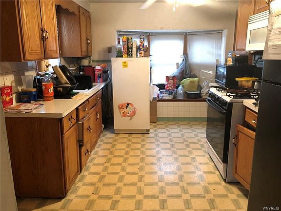 4th image of 470 Moselle St