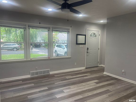 5th image of 210 W Clara Ave