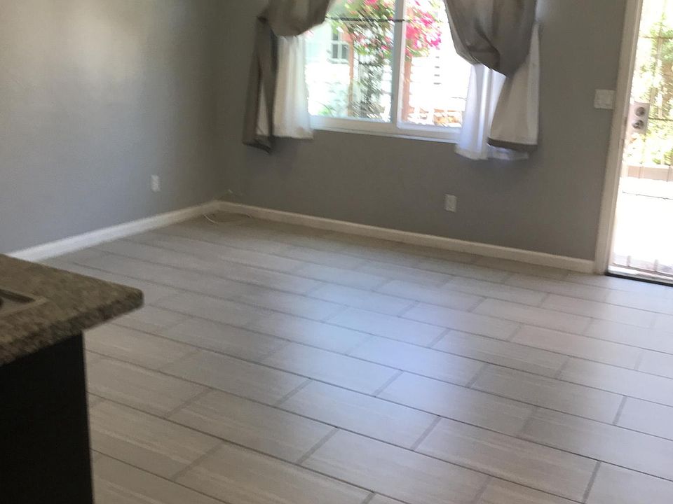 1st image of 833 Tourmaline St