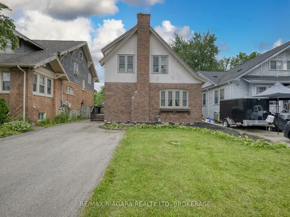 4864 Simcoe St, Niagara Falls, ON L2E 1V9