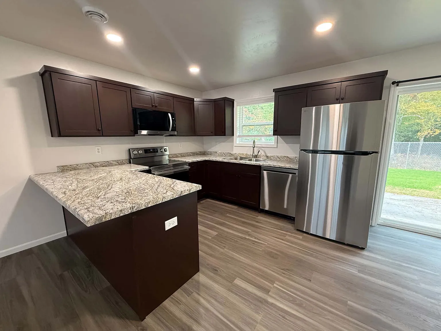 2 bed, 1000 sqft, $1,100 — Photo 2