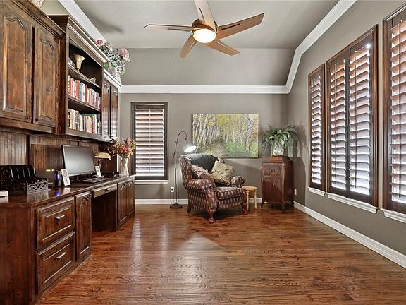 4th image of 1003 Waterbury Ct