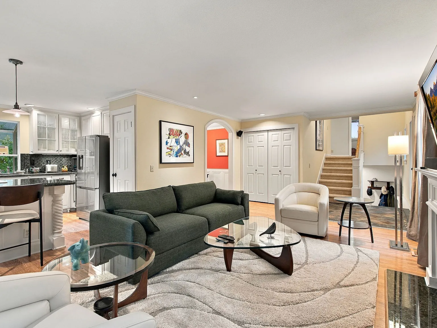 3 bed, 1740 sqft, $4,200 — Photo 2