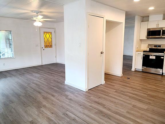 4th image of 32 Bentley Ave