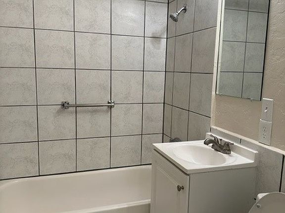 5th image of 2870 Lancaster Dr NE #2910