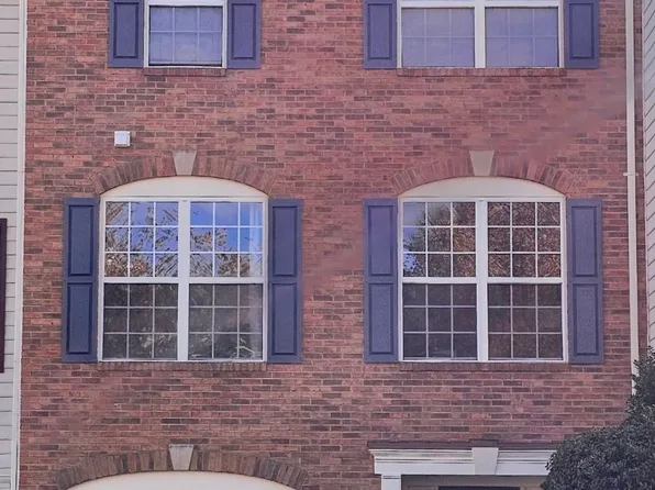 43085 Golf View Dr, Chantilly, VA 20152