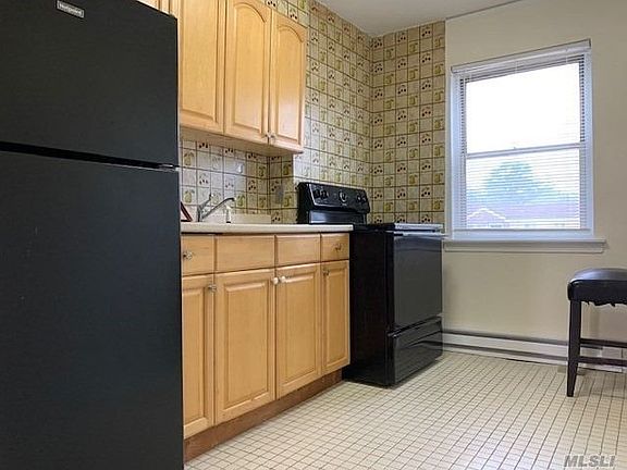 3rd image of 7313 Utopia Pkwy #2