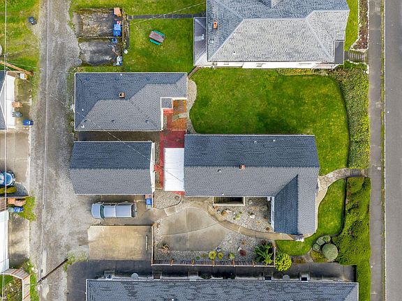 3rd image of 3311 6th Ave
