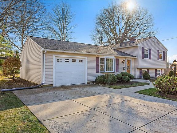 2nd image of 399 Knollwood Dr