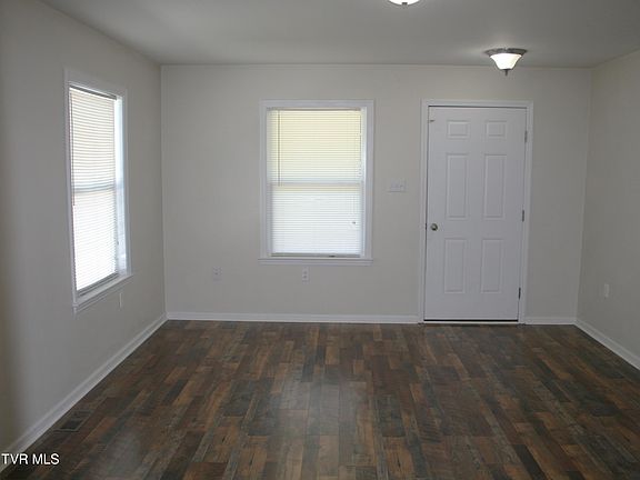 5th image of 1140 Fairview St