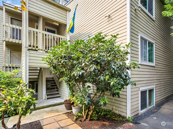 12003 100th Avenue NE #201, Kirkland, WA 98034