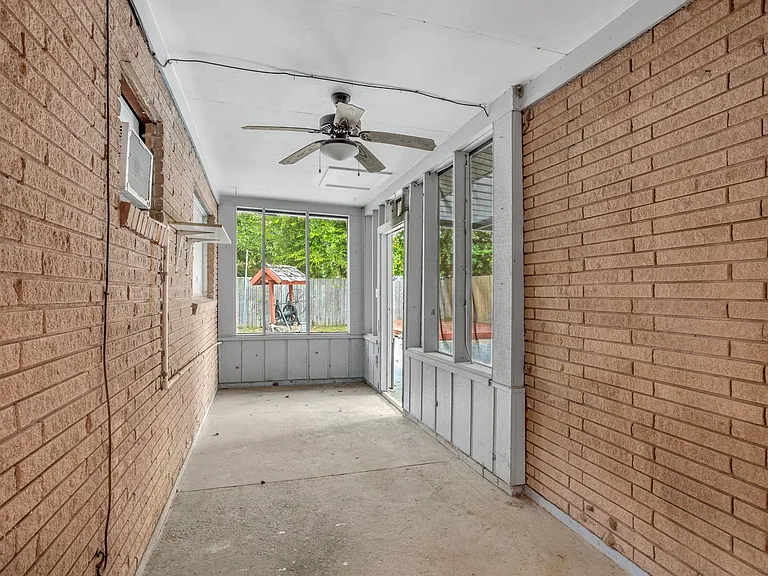 2215 Lake St — Photo 11