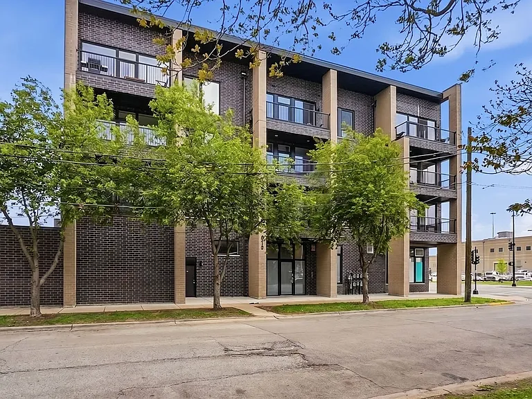 815 N Richmond St #301 — Photo 30