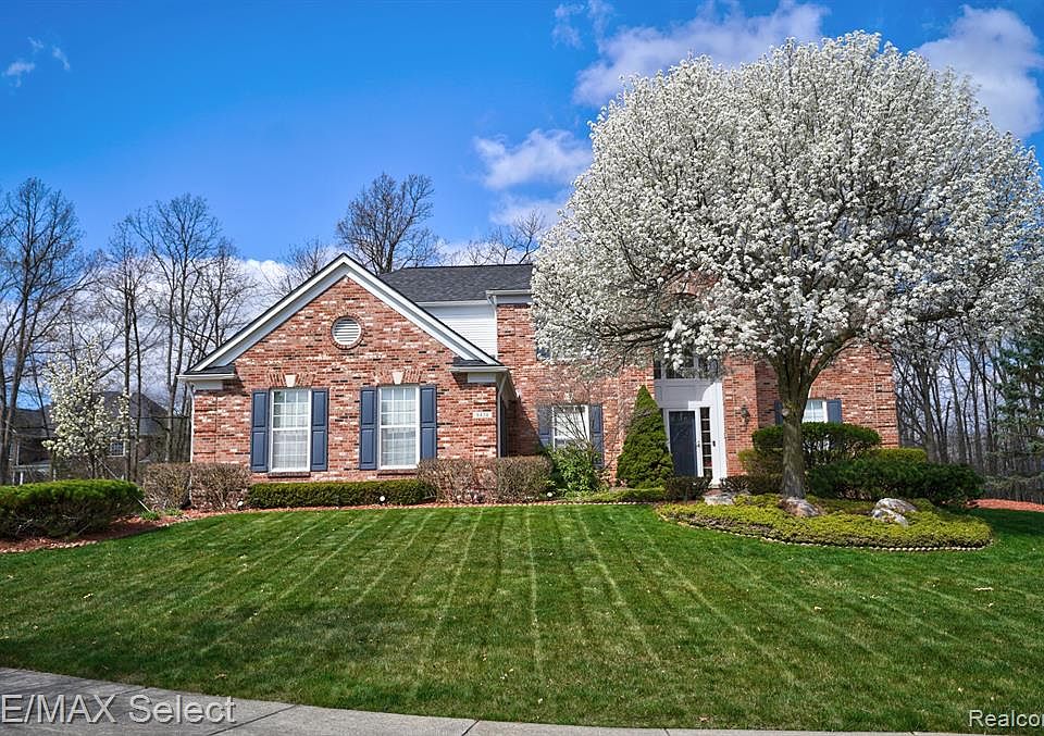 1st image of 8434 Oxford Ln