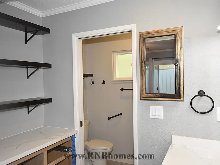 415 Sutton Pl — Photo 18
