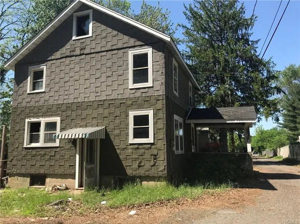 9 Abbey Rd, Airmont, NY 10901