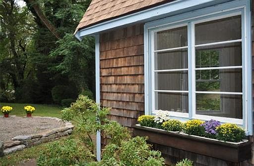 1st image of 3 Rockwood Ln