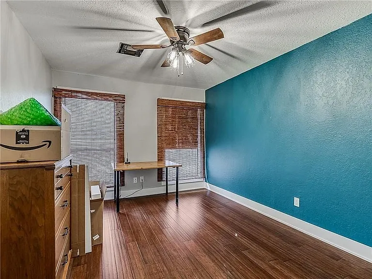 2104 Whiteoak Cir — Photo 37