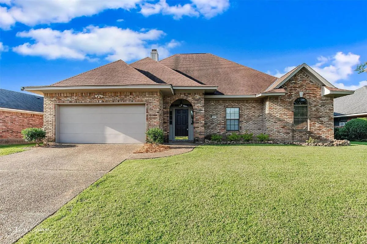 462 Mayfair Court in Bossier City, LA 71111 — Photo 1