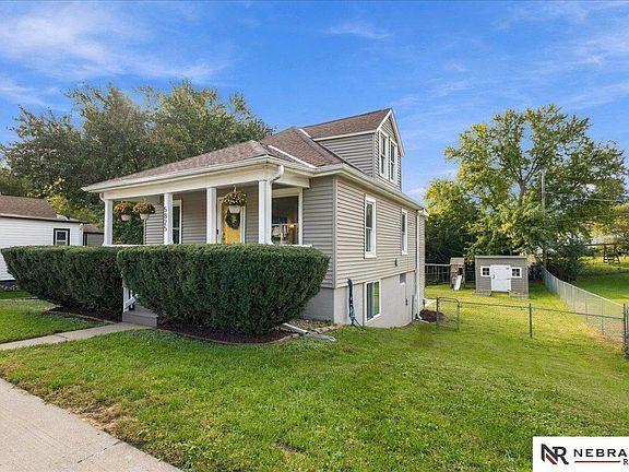 3rd image of 5825 Erskine St