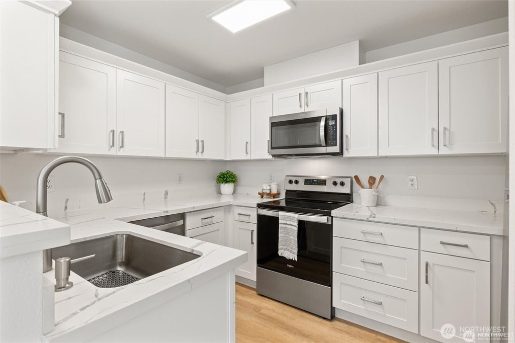Apartment in Lake Stevens, West Lake Stevens, Snohomish - View 2