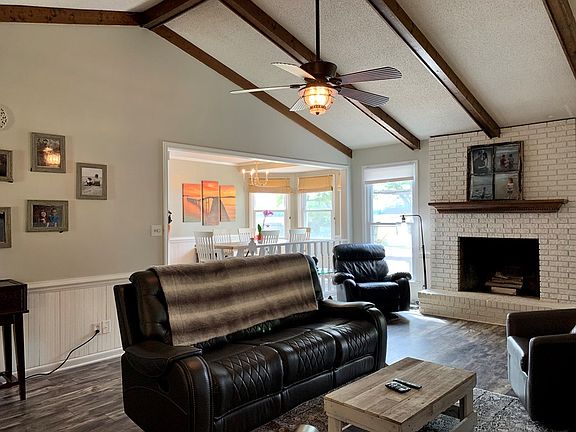 5th image of 411 S Cottonwood Dr
