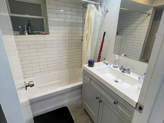 5th image of 5239 W Warwick Ave #G
