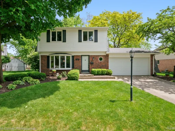 9310 Oakcliffe Dr, Plymouth, MI 48170