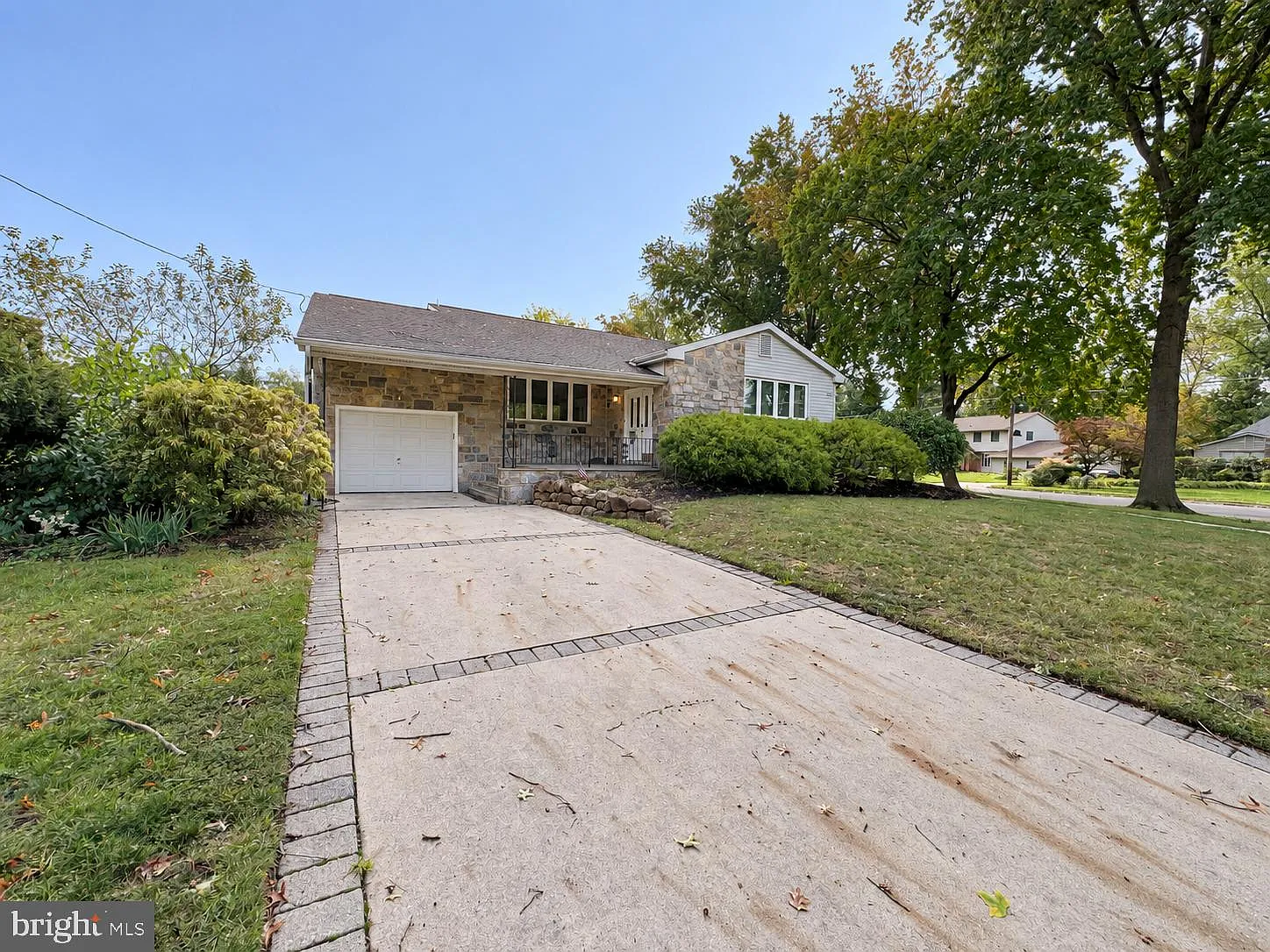 4 bed, 2.5 bath, 2660 sqft, $4,000 — Photo 2
