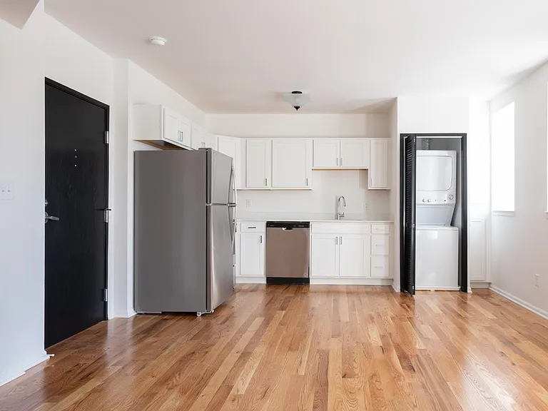 Rink Savoy Apartments — Photo 4