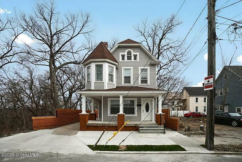 3rd image of 701 Vale Place