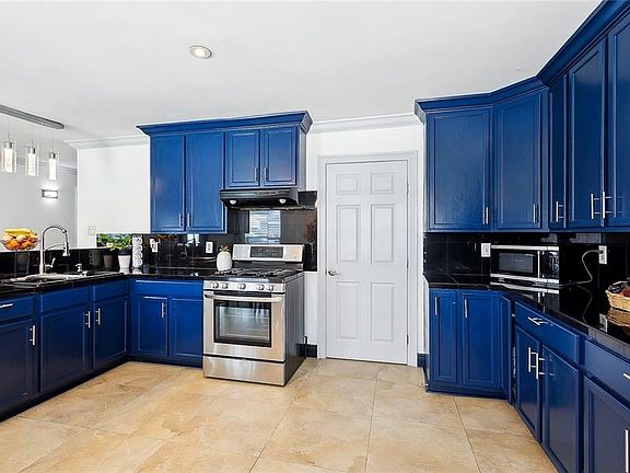 4th image of 3013 Cornell Dr