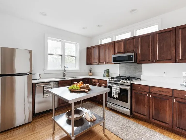 1515 Iverson St NE — Photo 29