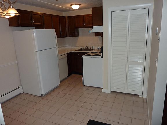 4th image of 15 Susan Ave