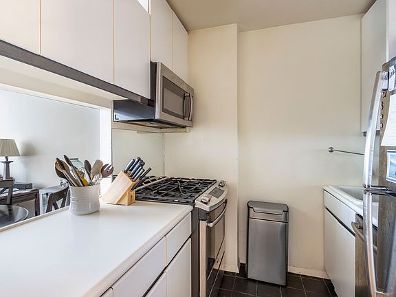 4th image of 250 W 89th St APT 5F