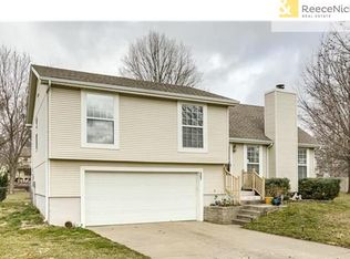 407 Airway Ct, Belton, MO 64012