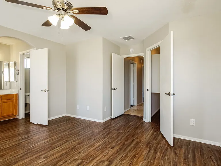 3326 W Shumway Farm Rd — Photo 9