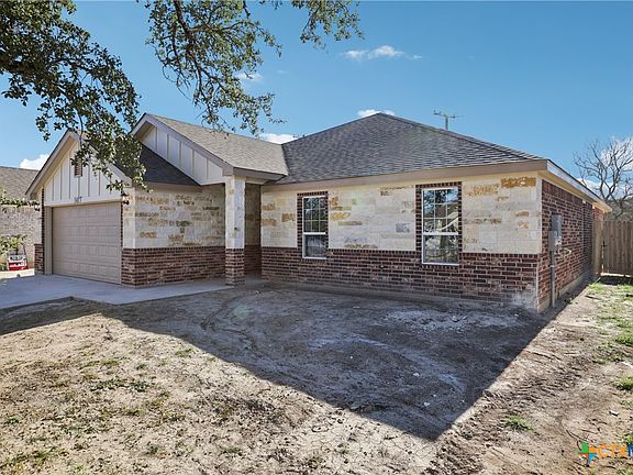 2nd image of 1417 Fossil Trl