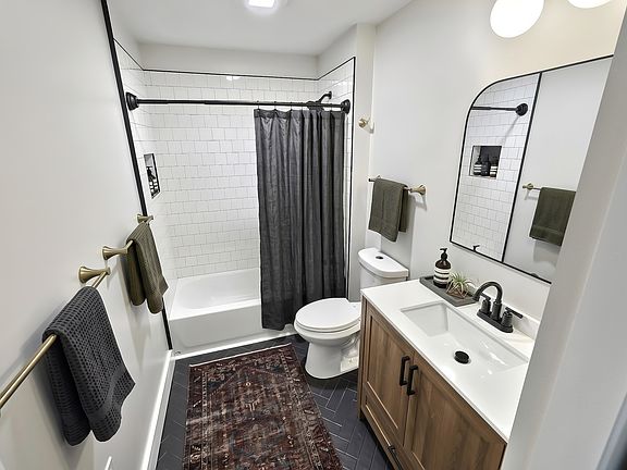 3rd image of 1111 N George St Suite 3A