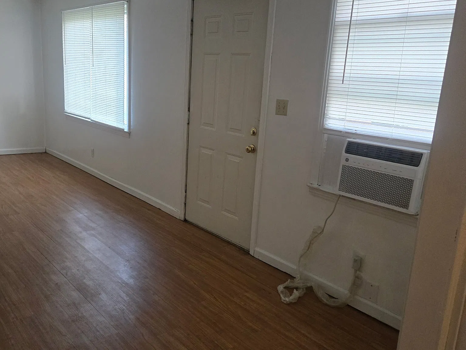 2 bed, 900 sqft, $1,400 — Photo 2