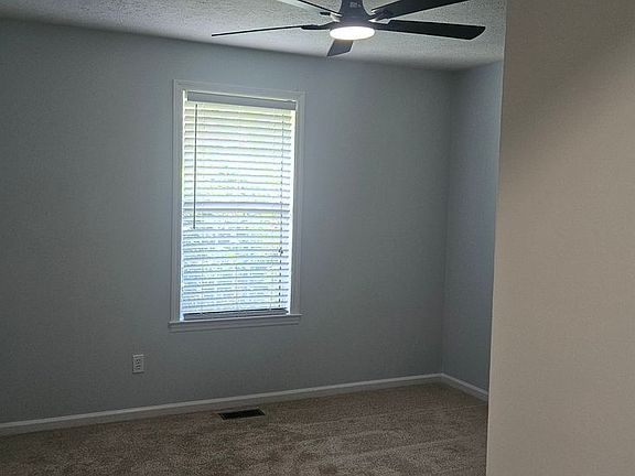 2nd image of 1075 Pleasant View Cir