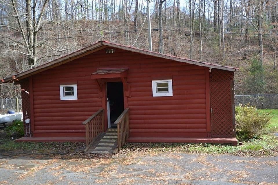 1st image of 9 Southern Pines Dr E