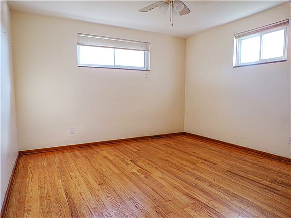 5th image of 125 Thorncrest Dr