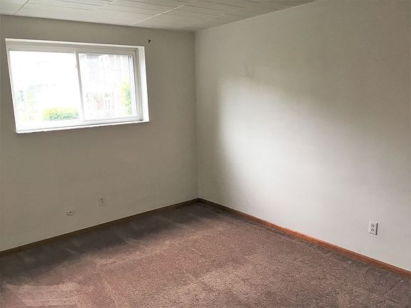 3rd image of 250 Laurel Ave APT 102