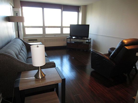 3rd image of 88 W Schiller St APT 2403