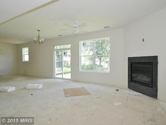 3rd image of 624 E Marshall Ave
